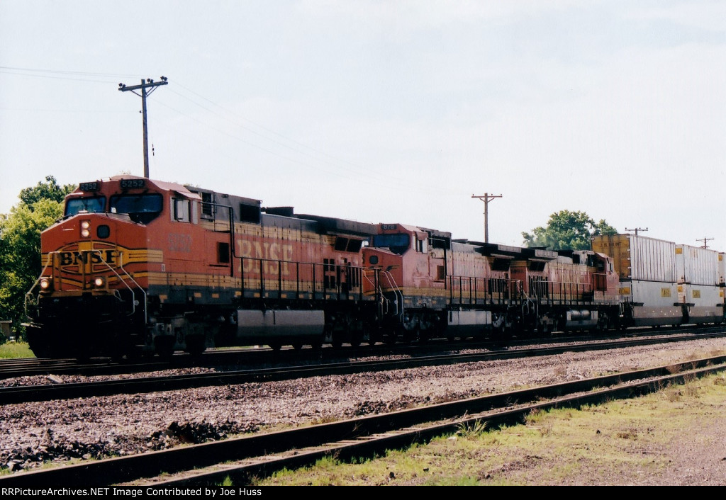 BNSF 5252 West